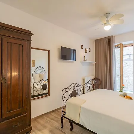Abbazia Acqua Dolce -with Stunning Terrace By Rent Lenno