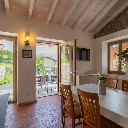 Abbazia Acqua Dolce -with Stunning Terrace By Rent Lejlighed Lenno