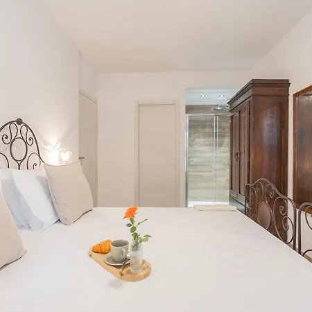 Abbazia Acqua Dolce -with Stunning Terrace By Rent Lejlighed Lenno